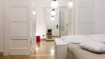 1 bedroom, Egyptian cotton sheets, premium bedding, down duvets