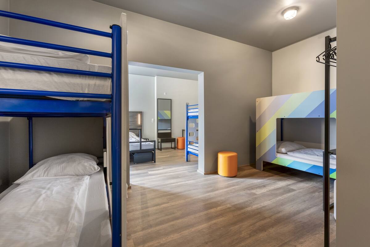 Felles sovesal (One Bed In A Six Beds Dorm) | Skrivebord, blendingsgardiner, wi-fi (inkludert) og sengetøy