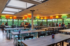 Buffet déjeuner servi tous les jours en supplément