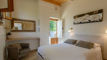 Habitación doble, vistas al jardín | Minibar, escritorio, sistema de insonorización y wifi gratis