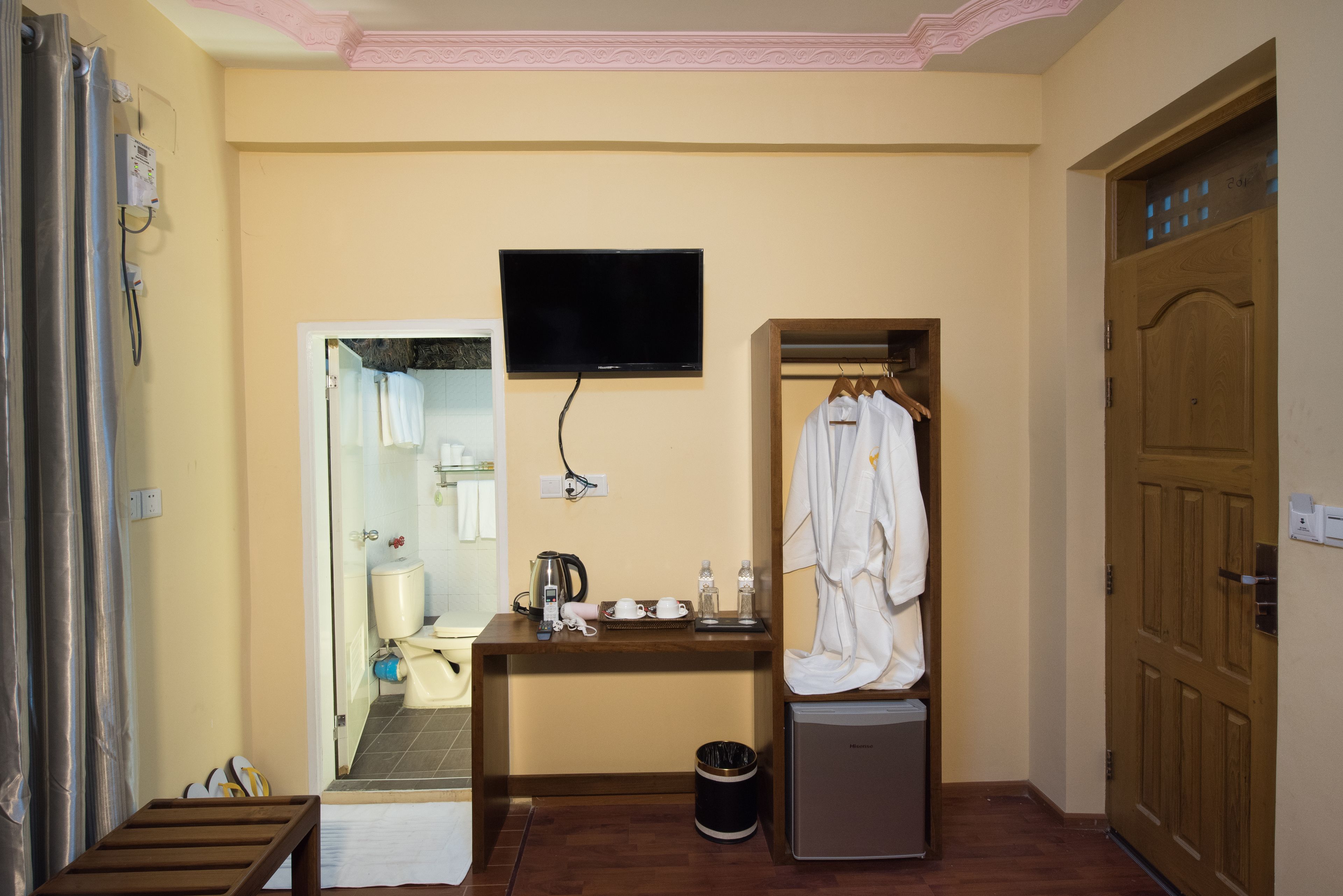 standard room | 1 bedroom, minibar, in-room safe, blackout curtains
