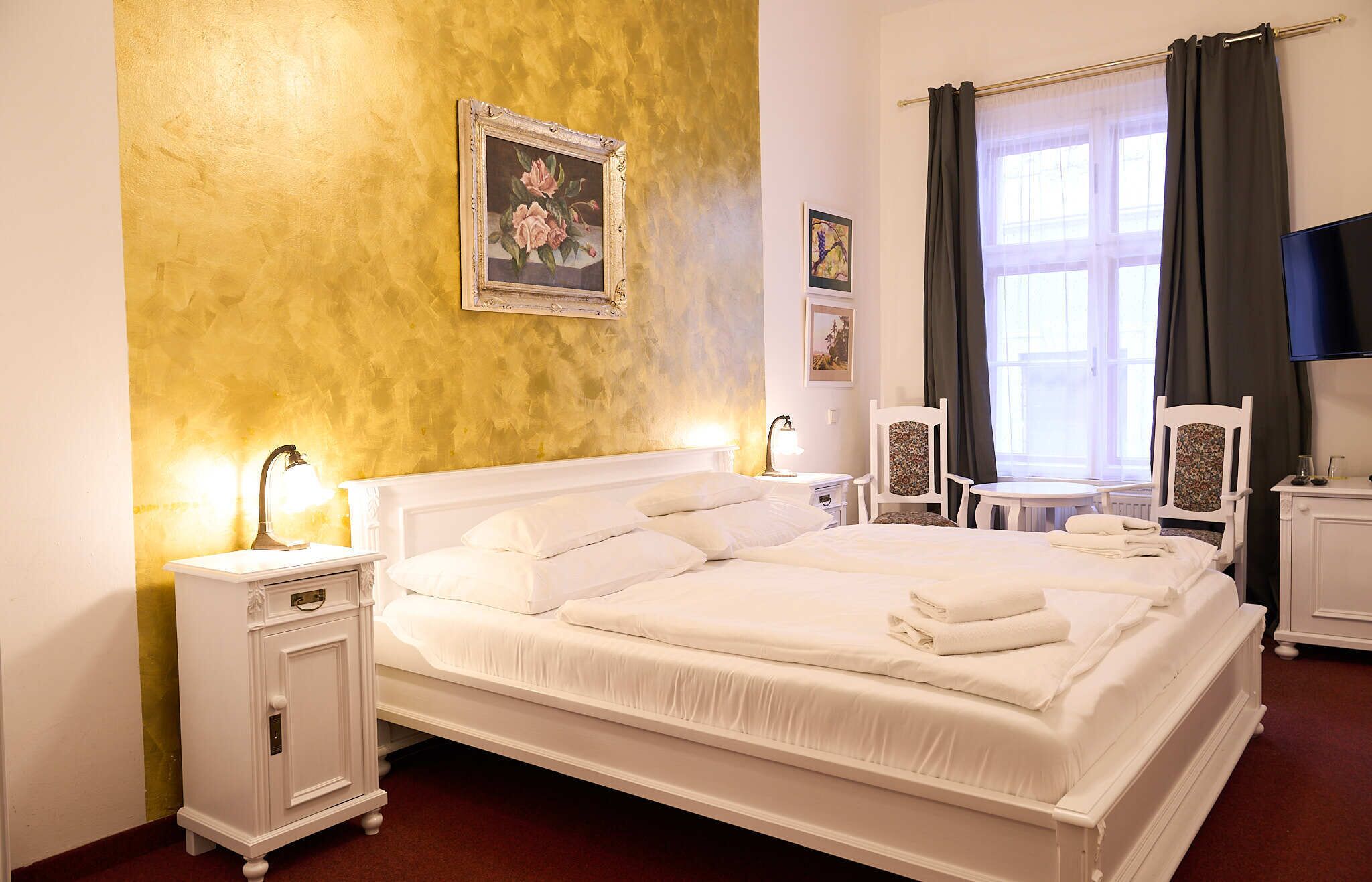 standard double or twin room, 1 bedroom, ensuite | 1 bedroom, minibar, individually furnished, blackout curtains