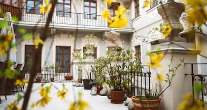 Hotel U Zlateho Jelena