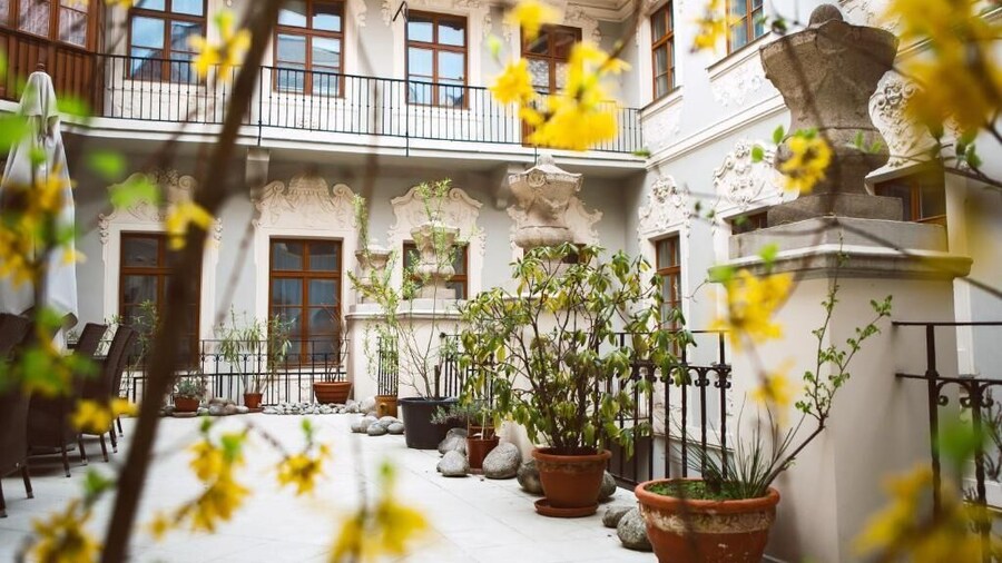 Hotel U Zlateho Jelena