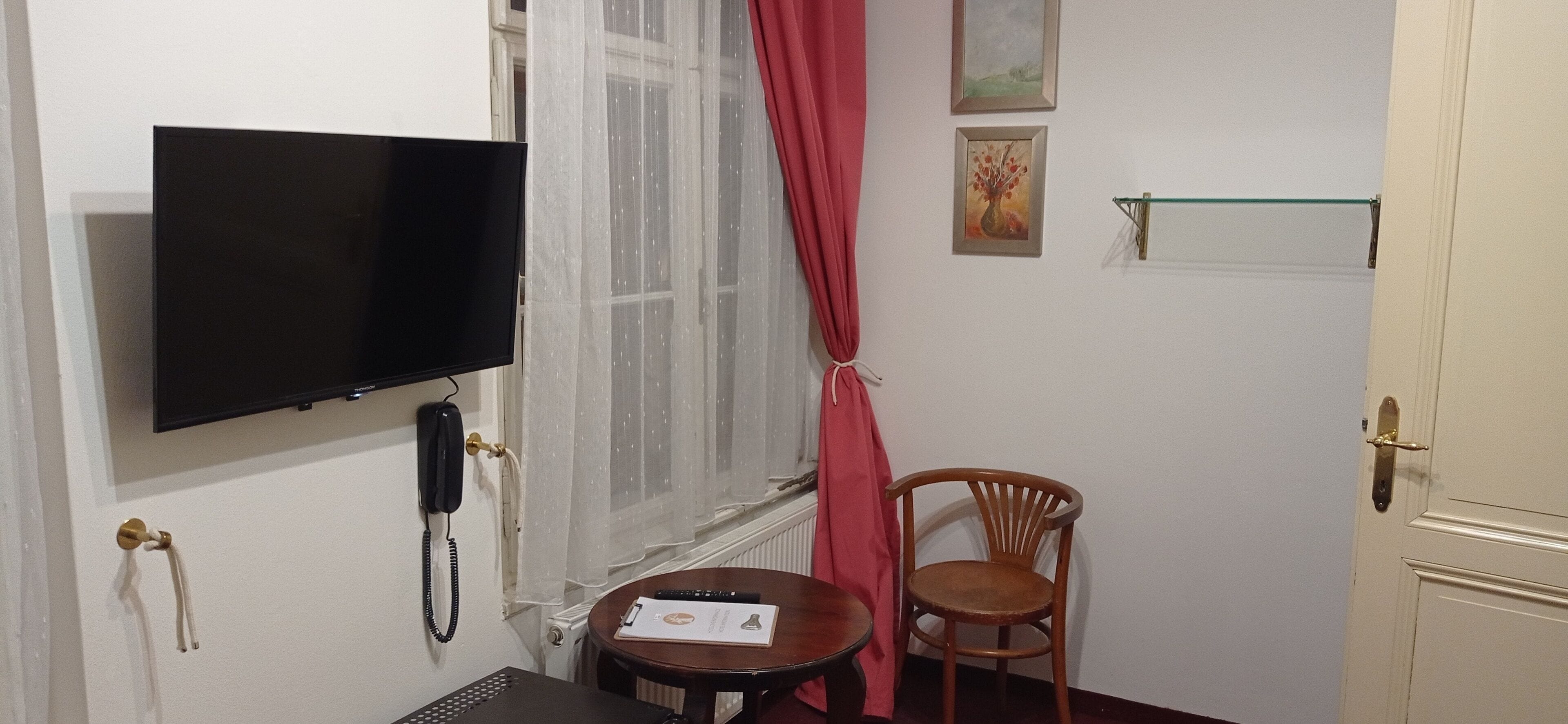 standard single room | 1 bedroom, minibar, individually furnished, blackout curtains