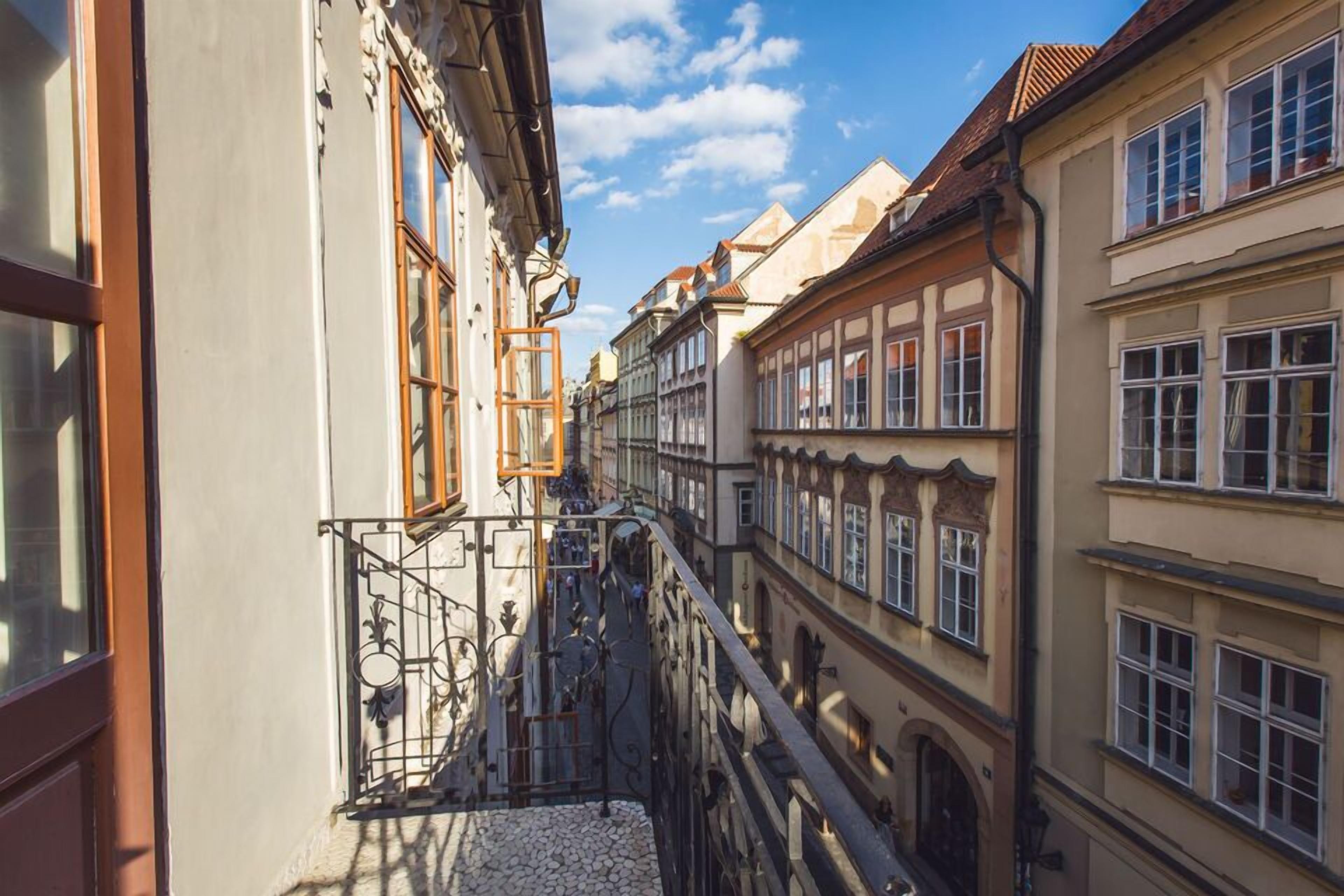 luxury suite, 1 bedroom, kitchen, city view | terrace/patio