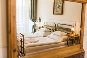 Superior dubbelrum eller tvåbäddsrum - 1 sovrum - badkar | Minibar, unika möbler, mörkläggningsgardiner och gratis wi-fi