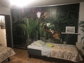 Kolmen hengen huone | Ilmaiset vauvansängyt, lisävuoteet, ilmainen Wi-Fi