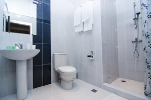 Ducha, cabezal de ducha con hidromasaje, artículos de tocador gratuitos