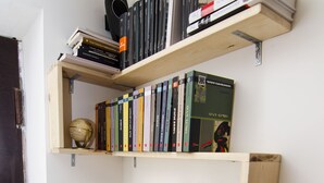 Library - City Centre Hotel (Yerevan)