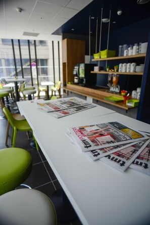 Reception - ibis budget Poitiers Centre Gare (Poitiers)