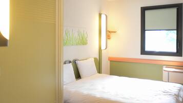 Triple Room, Multiple Beds | Desk, laptop workspace, soundproofing, iron/ironing board