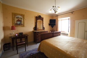 Dubbelrum för 1 person | Italienska Frette-lakan, minibar och värdeförvaringsskåp på rummet