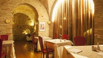 2 restaurants, Italian cuisine