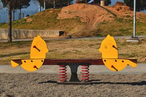 Children’s play area – outdoor