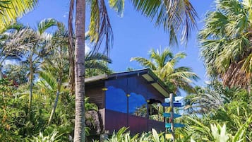 Cabin | 2 bedrooms, in-room safe, individually decorated, individually furnished
