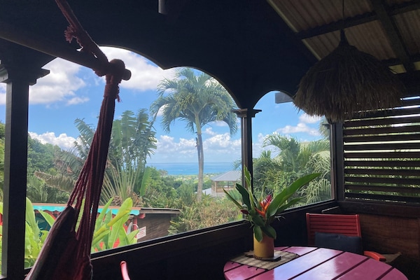 Hytte, havutsikt | Oppholdsområde | Fotballspill og bøker