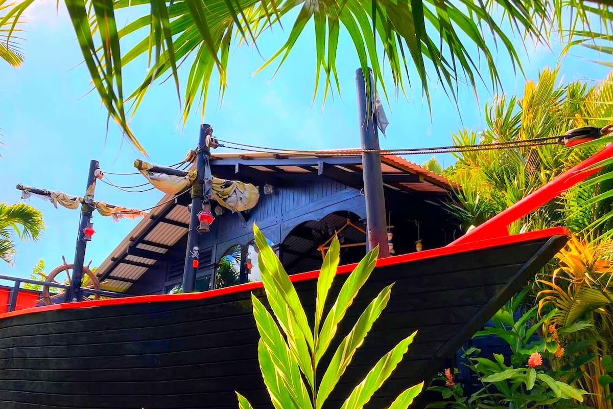 Deluxe Cabin, 2 Bedrooms | 2 bedrooms, in-room safe, individually decorated, individually furnished