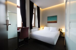 Minibar, coffres-forts dans les chambres, bureau, Wi-Fi gratuit