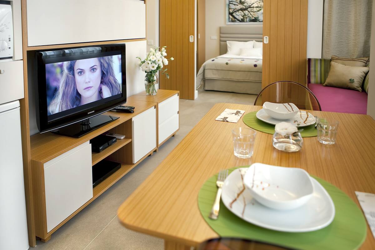 Chambre Double Deluxe | Restauration dans la chambre