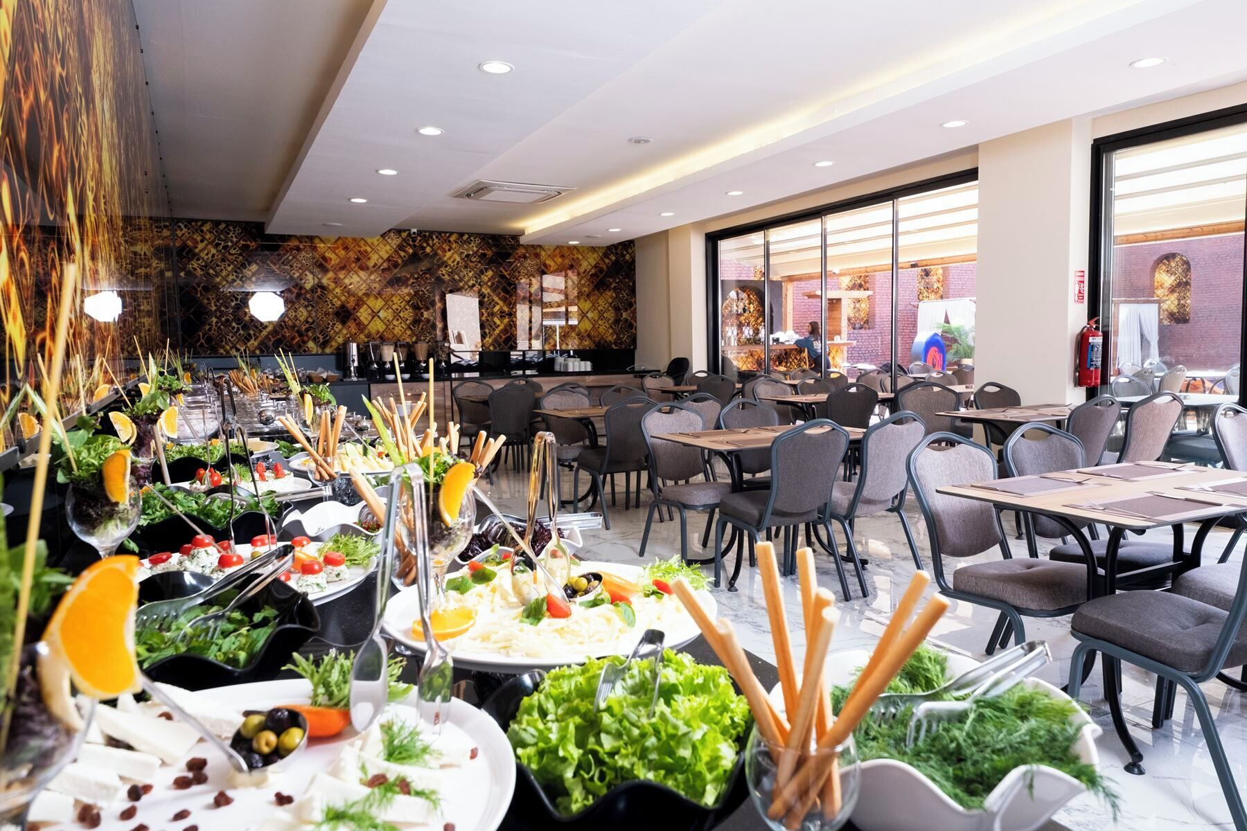 Frokost, lunsj og middag serveres, internasjonale retter 