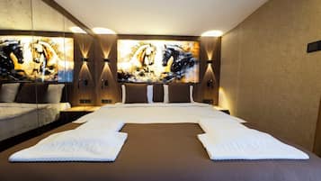 Superior Large Family Room | 1 多间卧室、迷你吧、客房内保险箱、办公桌