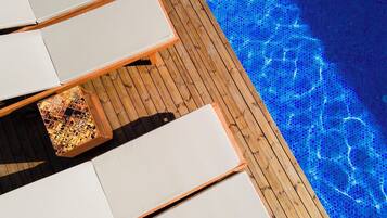 Seasonal outdoor pool, pool umbrellas, sun loungers
