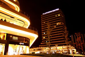 住宿正面 (夜晚)