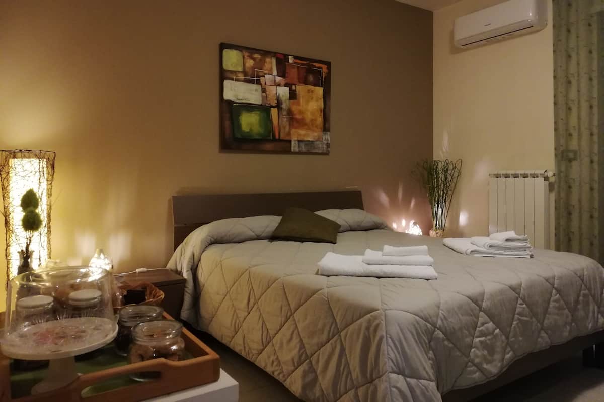 Escritorio, camas plegables/adicionales, wifi gratis y ropa de cama