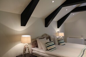 Suite | Iron/ironing board, rollaway beds, free WiFi - Brook Hotels Arlanda (Rosersberg)