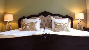 Iron/ironing board, rollaway beds, free WiFi