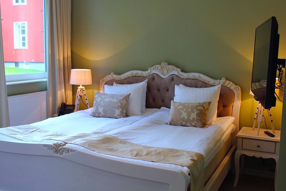 Family Room | Iron/ironing board (on request), rollaway beds (surcharge), WiFi (free)