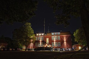 Front of property - evening/night - Brook Hotels Arlanda (Rosersberg)