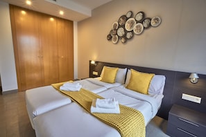 Down duvets, in-room safe, desk, laptop workspace