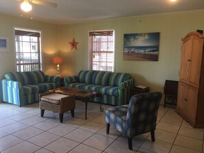 1 bedroom, individually decorated, individually furnished, free WiFi - Capricorn Beach House Vacation Rental (South Padre Island)