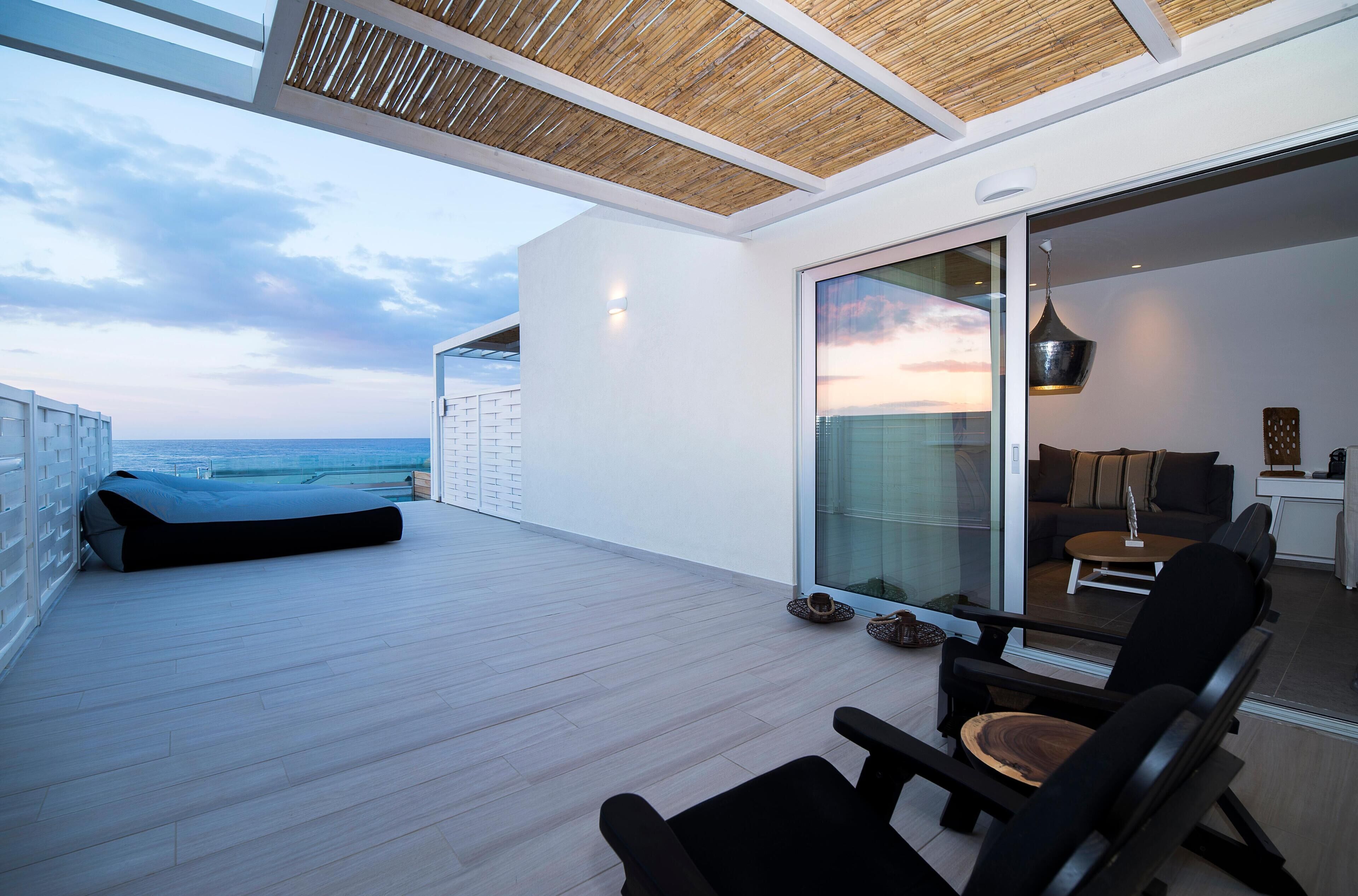 Suite, privézwembad, uitzicht op zee | Luxe beddengoed, een kluis op de kamer, geluiddichte muren