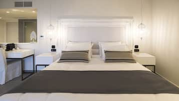 Suite, Private Pool, Sea View | Premium bedding, in-room safe, soundproofing, iron/ironing board
