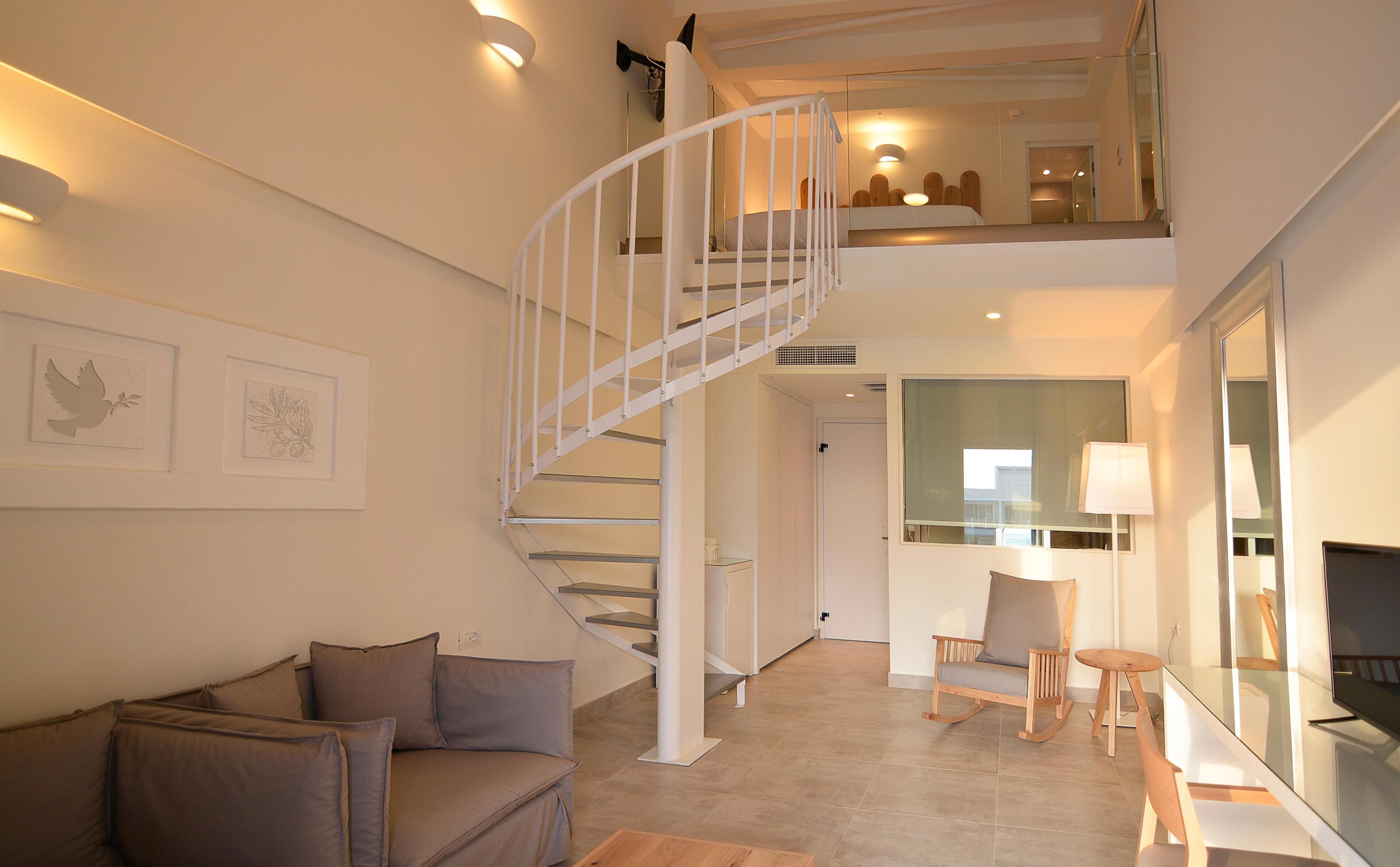 Junior suite | Luxe beddengoed, een kluis op de kamer, geluiddichte muren