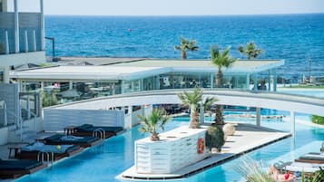 Piscina coperta, 2 piscine all'aperto, lettini