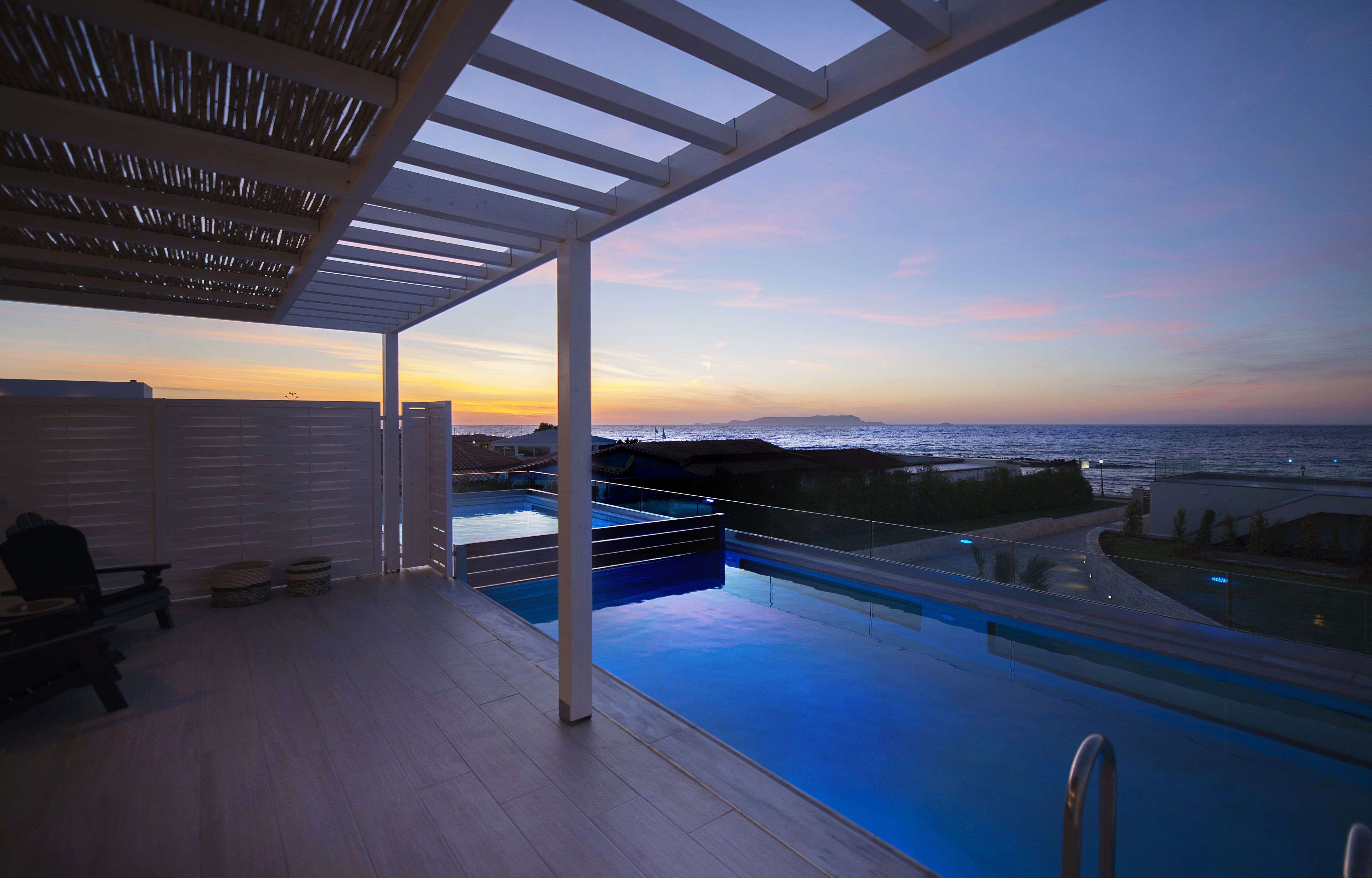 Indoor pool, 2 outdoor pools, pool loungers