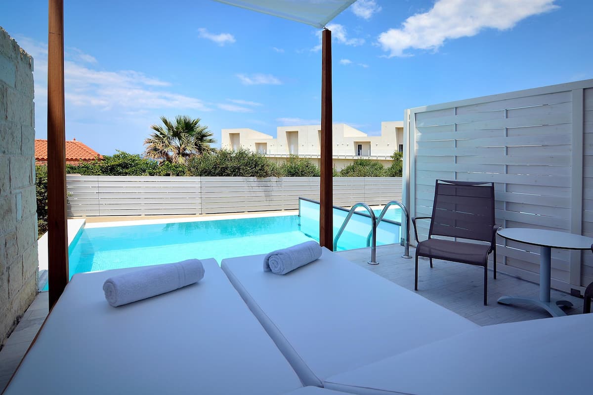 Klassieke kamer, privézwembad | Luxe beddengoed, een kluis op de kamer, geluiddichte muren