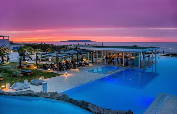 Indoor pool, 2 outdoor pools, pool loungers