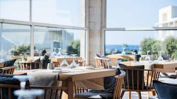 2 Restaurants, Frühstück, Abendessen, mediterrane Küche