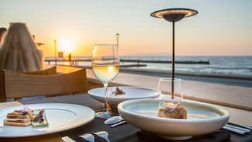 2 ristoranti, aperti a colazione e a cena, cucina mediterranea