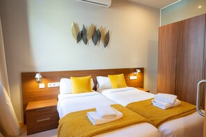 2 bedrooms, down comforters, in-room safe, desk - Bonavista Apartments - Eixample (Barcelona)