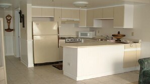 Suite, 1 camera da letto, balcone, vista oceano | Cucina privata