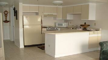 Suite, 1 Bedroom, Balcony, Ocean View | Private kitchen | Full-sized fridge, microwave, stovetop, coffee/tea maker