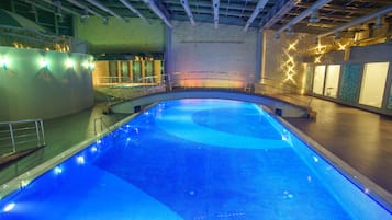 Una piscina techada