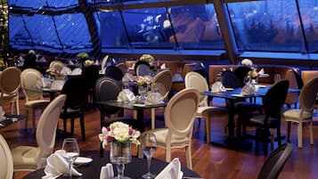 2 restaurants, breakfast, lunch, dinner served; international cuisine