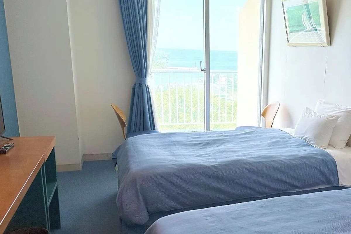 Corner Twin Room (1 room only on each floor), Non Smoking | In-room safe, laptop workspace, blackout drapes